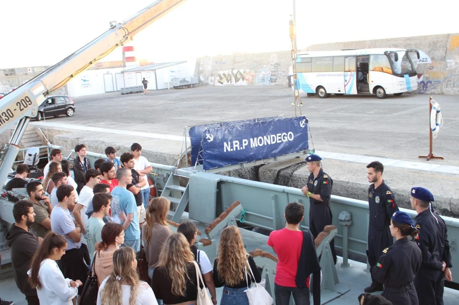 Navio da Marinha recebe Dia da Defesa Nacional